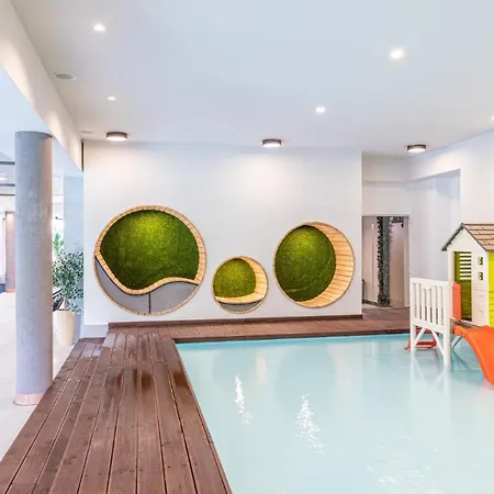 Sudecki & מלון קרפאז'