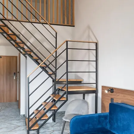 Sudecki & מלון קרפאז'