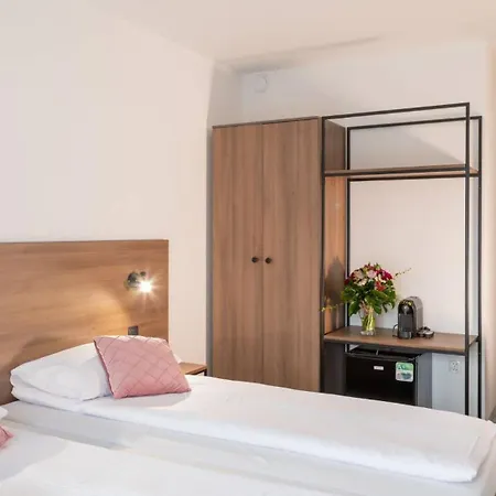 Sudecki & * קרפאז'